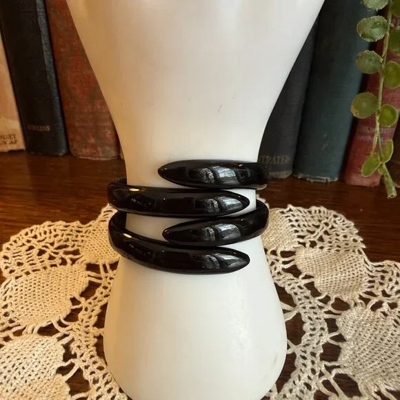 Vintage Architectural Black Metal Hinged Cuff Bracelet - Picture 7 of 17